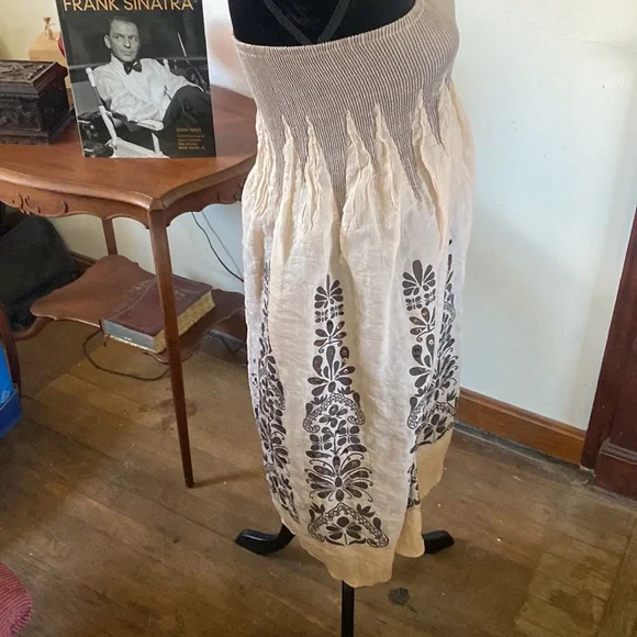 🦊 Lapis sequin strapless dress. Great for pool or casual night/day out. - Picture 4 of 6